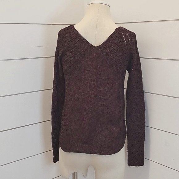 AMERICAN EAGLE OUTFITTERS xs v neck/back high low lengths burgundy sweater - Picture 2 of 4